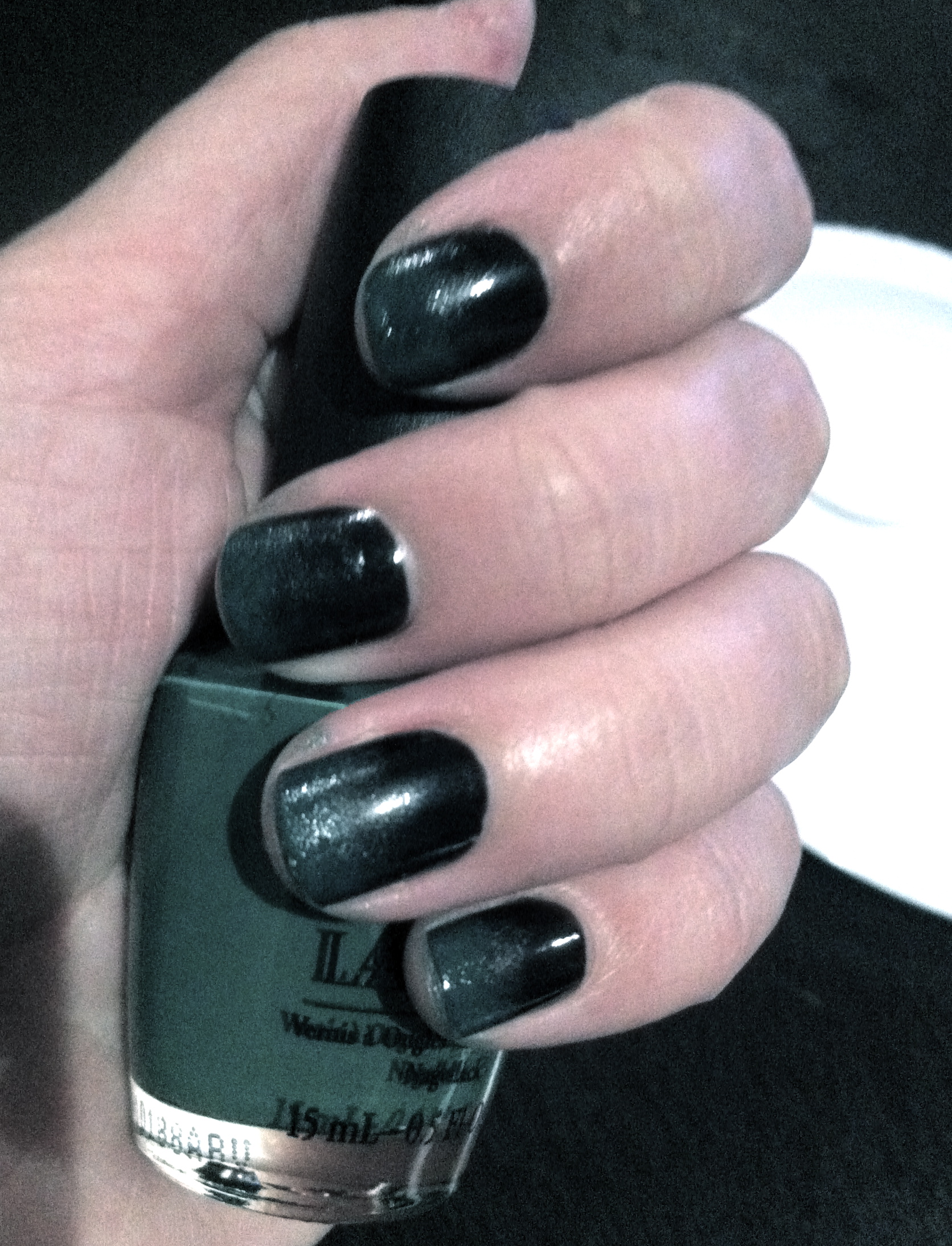 viola! black/green ombre nails!
